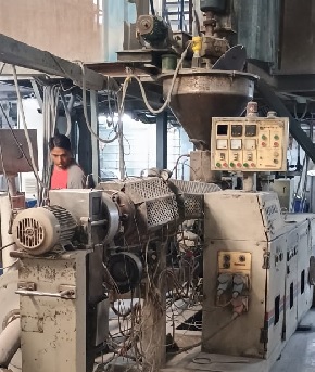 Kabra 68/28 V PVC Extruder -1